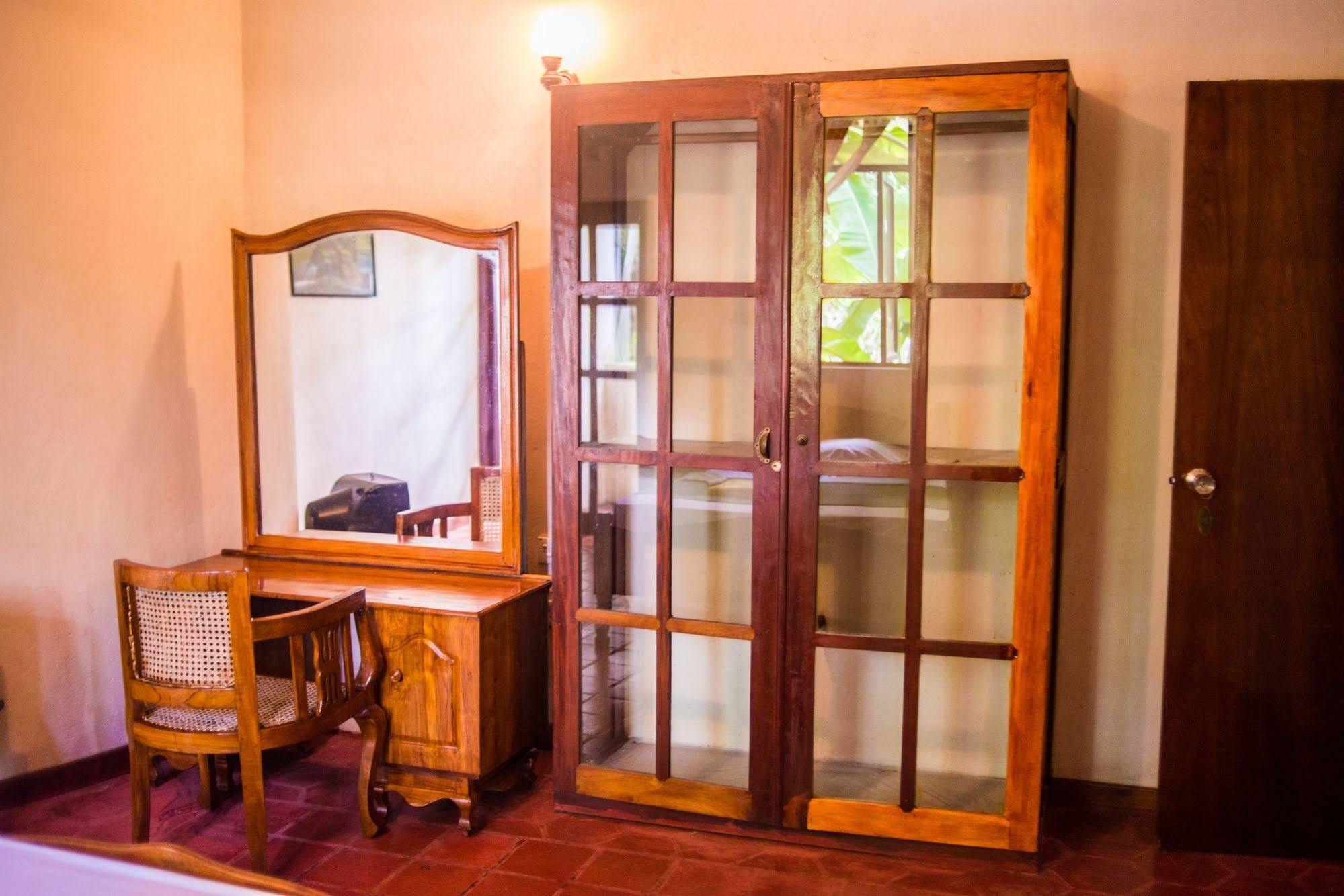 Hotel Gem Land Ratnapura Kültér fotó