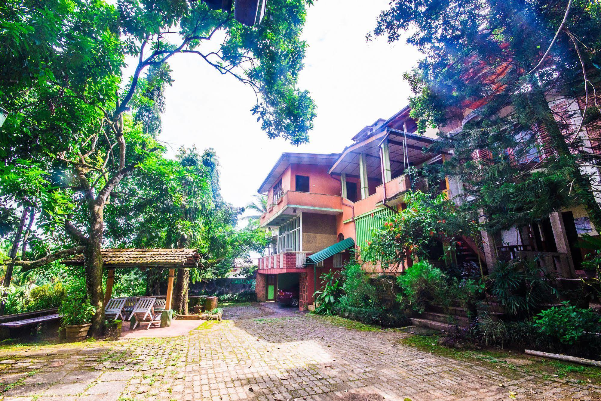 Hotel Gem Land Ratnapura Kültér fotó